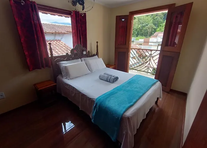 Casa Com Piscina Em Condominio