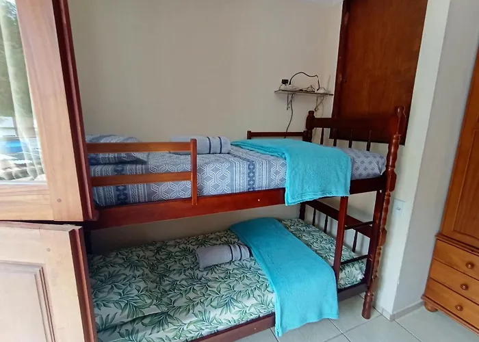 Casa Com Piscina Em Condominio