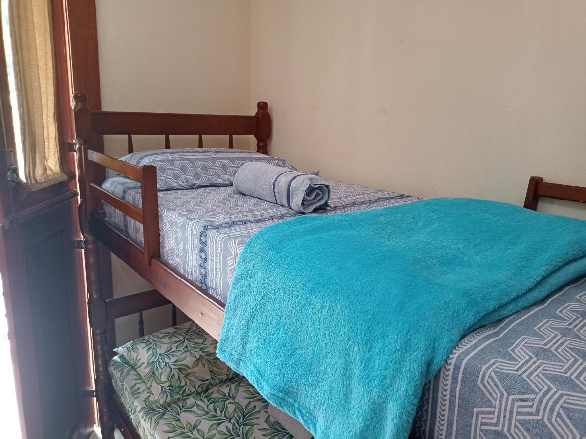 Casa Com Piscina Em *